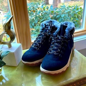 NWT LL Bean Snow Sneakers Women Sz 8.5 new without tags